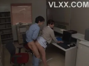 Chồng yêu lạnh nhạt, bà xã đi làm bị quản lý nhiều lần dí phê quá nghiện luôn