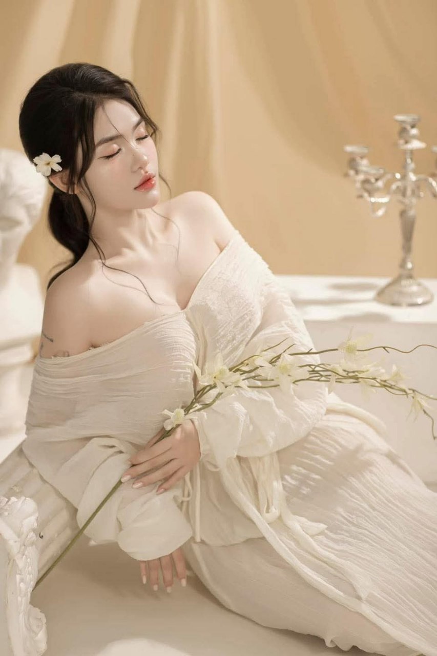 Cô sinh viên cao chạy ra để quan hệ tình dục